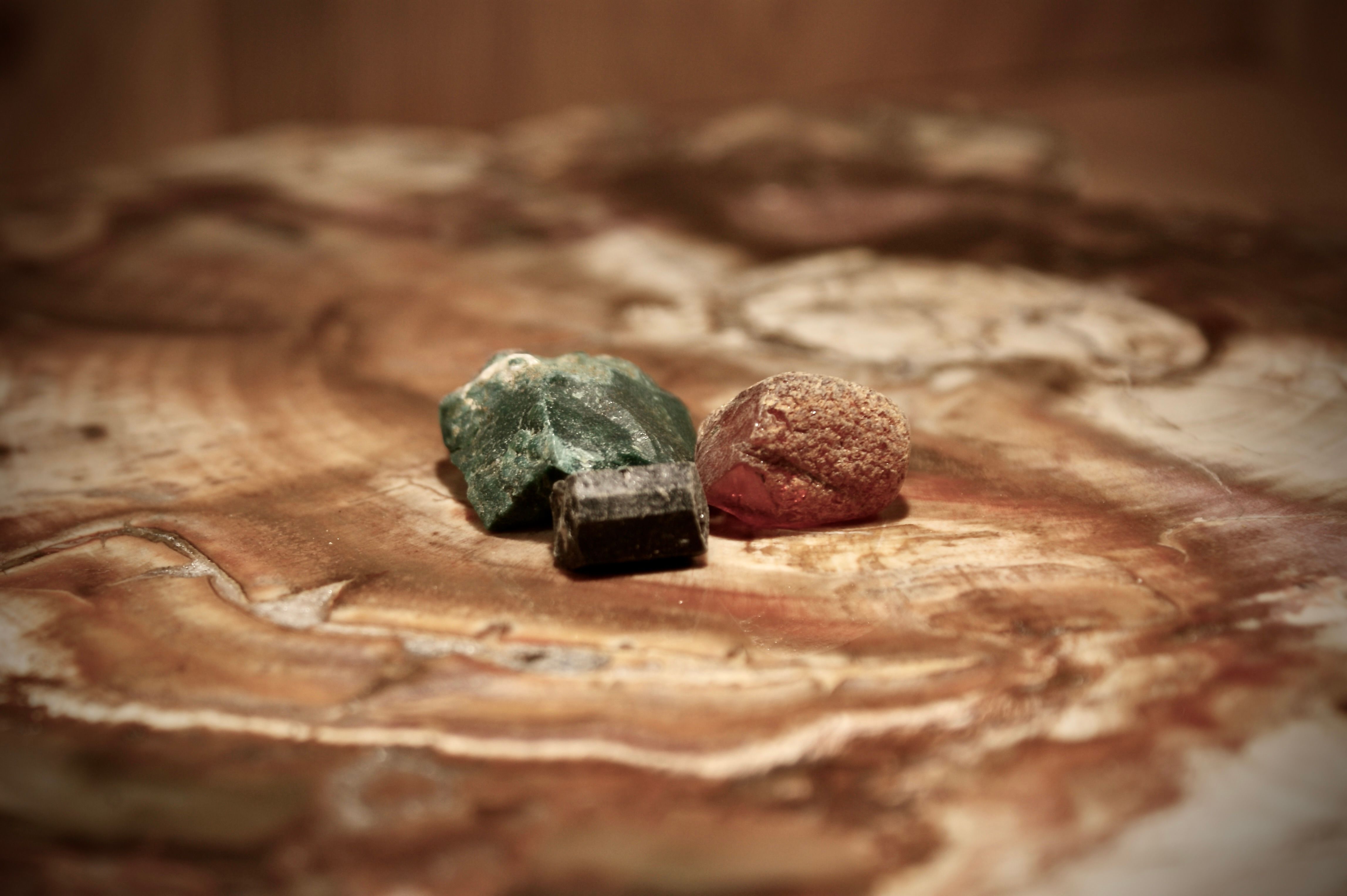 Gemstone water blend of rough stones: amber, heliotrope and tourmaline