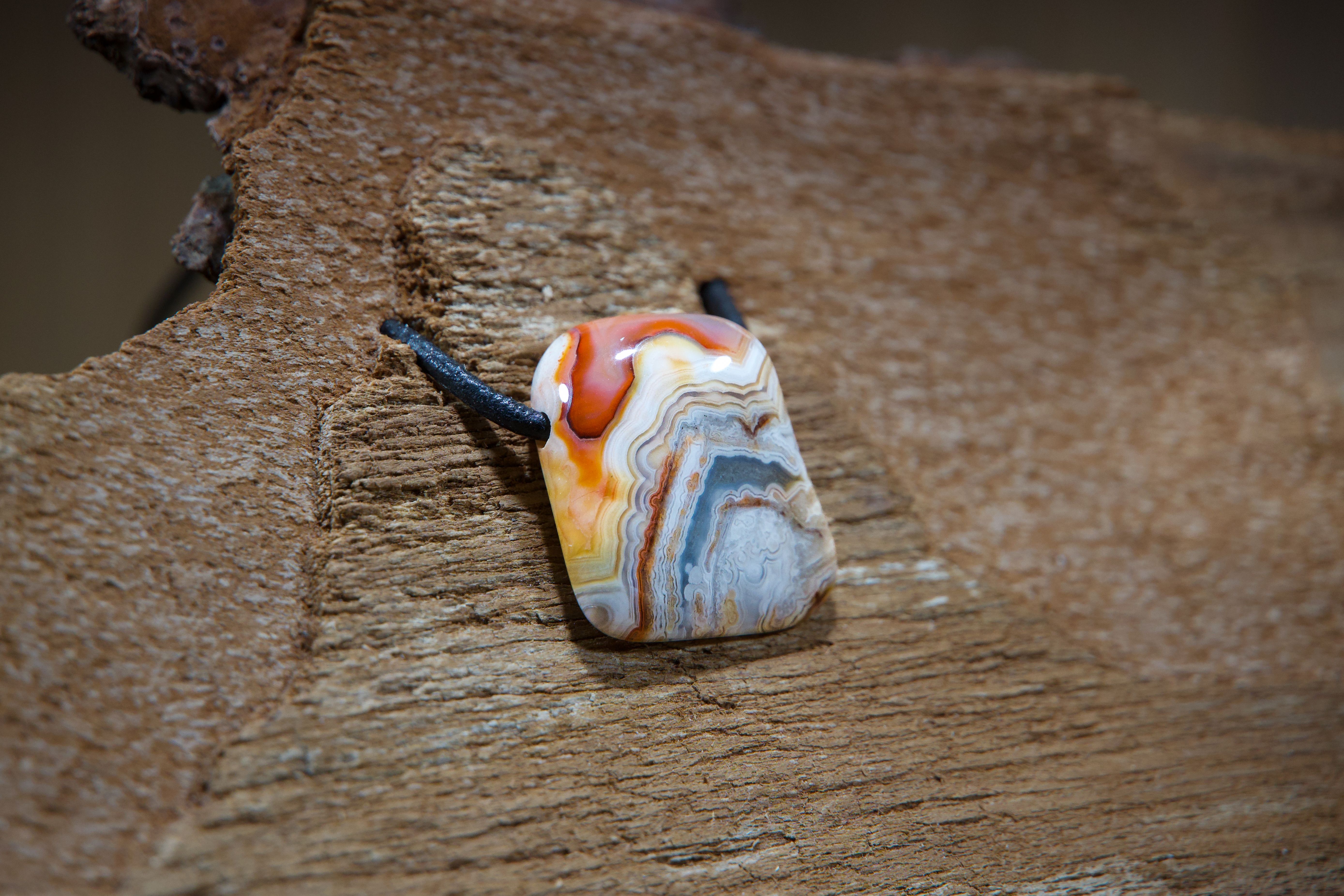 Lace agate, Drilled · No. 1, 2.6 × 3 cm