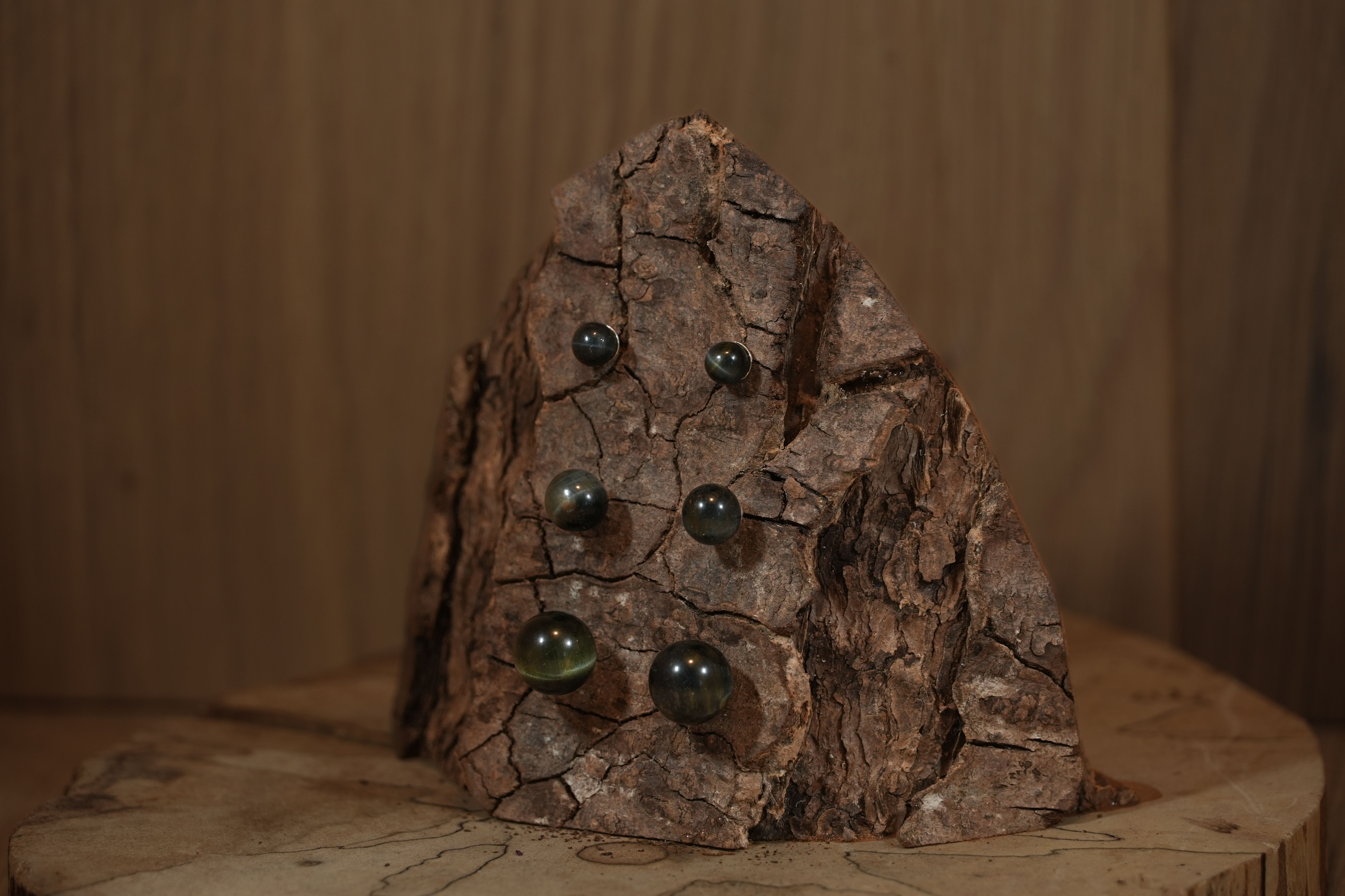 Hawk's eye stud earrings in different sizes