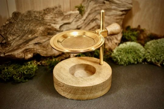 Height-adjustable sieve burner, wood