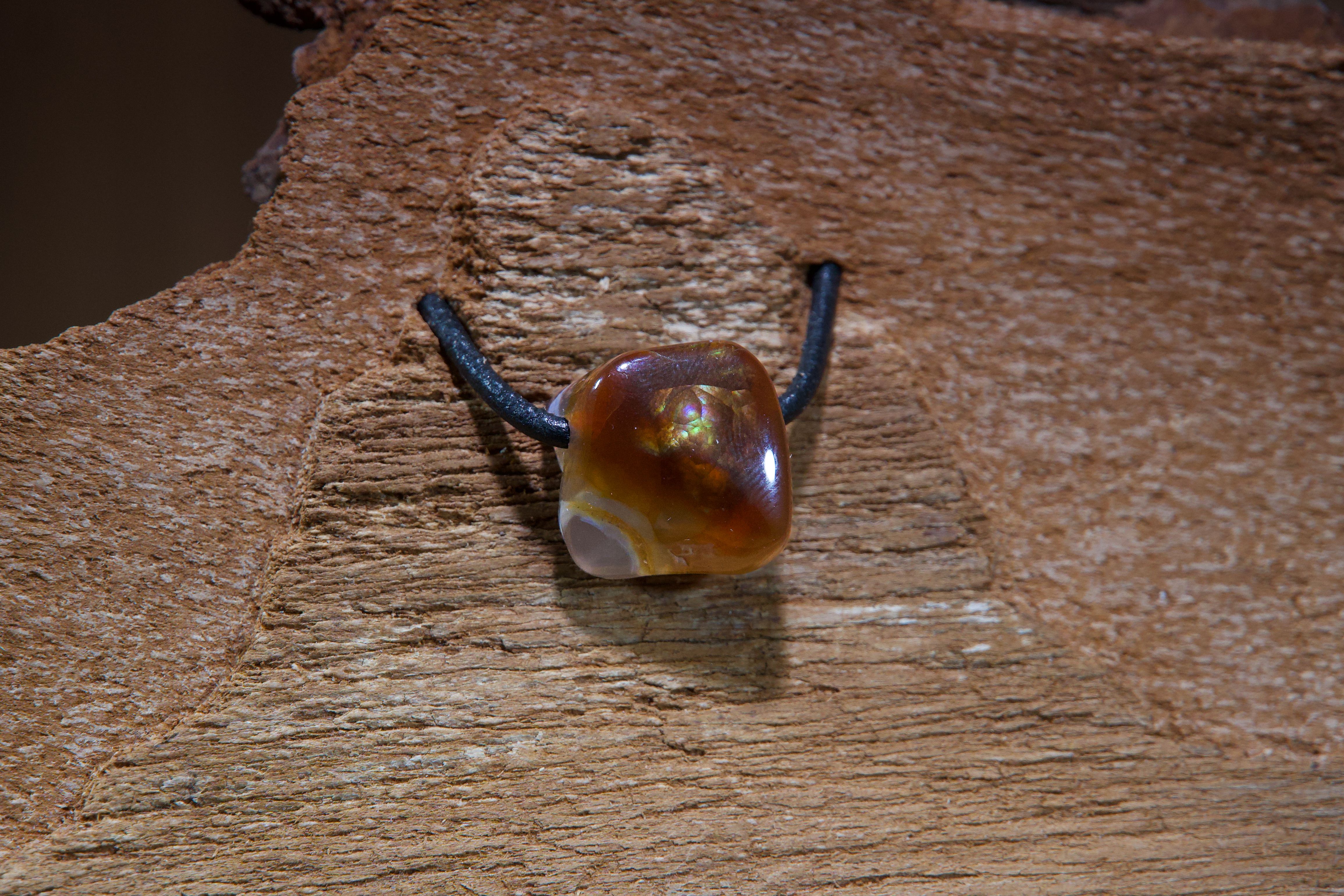 Fire agate, Drilled · No. 1, 2 × 2 cm